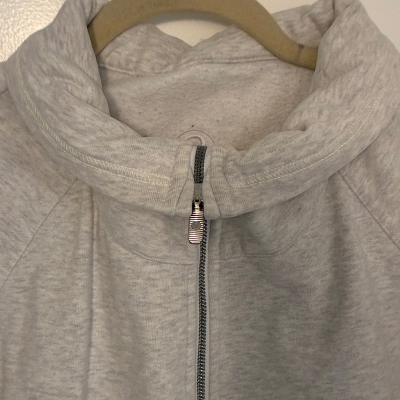 Lulu Lemon scuba jacket without hood. - Picture 4 of 7